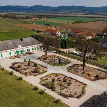 Vila Szent Gaal Kastely