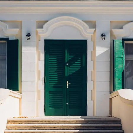 Szent Gaál Kastély Villa *