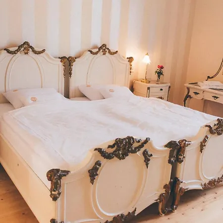 Szent Gaál Kastély Villa