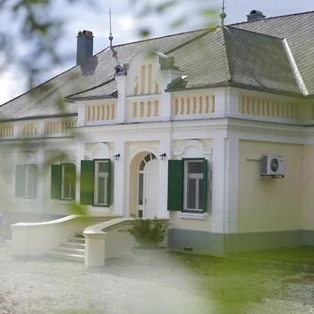Szent Gaal Kastely Vila *